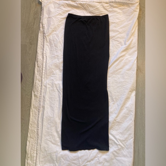 super simple black maxi skirt. - Picture 1 of 1